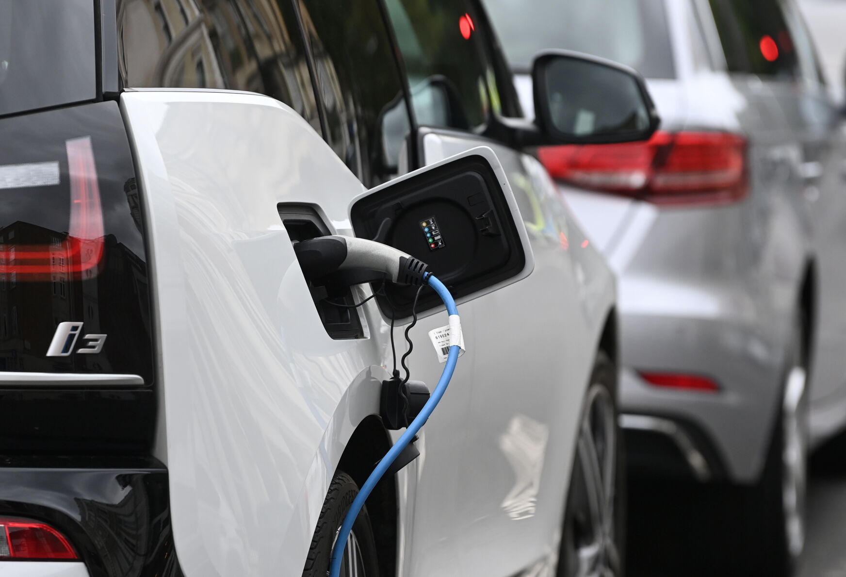 Broken Burlingame EV chargers to be replaced